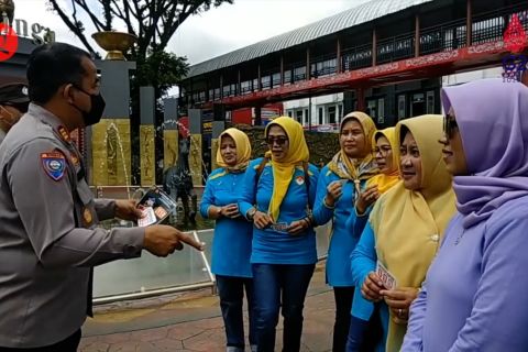 Cegah penyebaran COVID -19, Polres Kuningan patroli protokol kesehatan