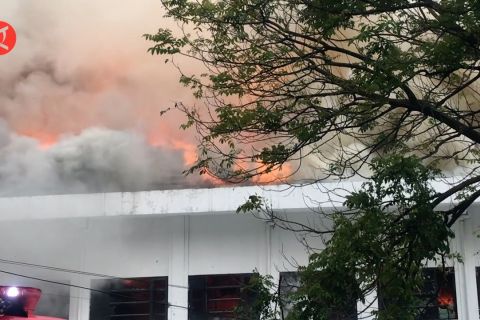 Gedung Bappelitbang Balai Kota Bandung terbakar