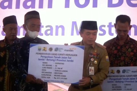 Gubernur Jambi serahkan uang ganti untung pembangunan tol