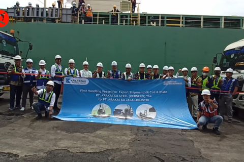 KJL lepas kapal pertama untuk ekspor baja PT Krakatau Steel