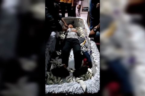 Pria yang pura-pura mati suri di Bogor diduga terlilit utang