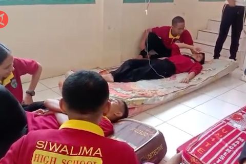 Diduga keracunan, Puluhan siswa SMA Siwalima Ambon dilarikan ke RS