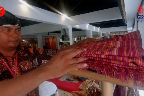 Warna warni kain Endek, salah satu suvenir KTT G20