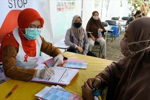 Waspadai gejala COVID-19 yang mirip HIV/AIDS
