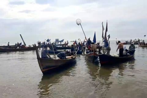 Nelayan di Belawan pantau info BMKG demi keamanan melaut