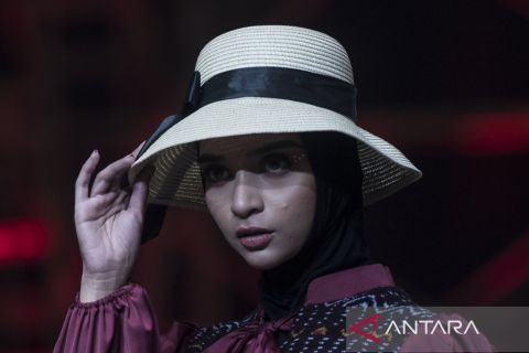 Pagelaran busana spotlight Indonesia