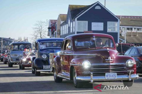 Parade Christmas Classic Car Cruise