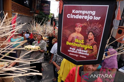 Antusiasme warga Solo sambut pernikahan Kaesang dan Erina