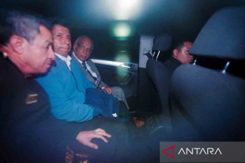 Presiden Peru dimakzulkan dan ditahan usai coba bubarkan parlemen