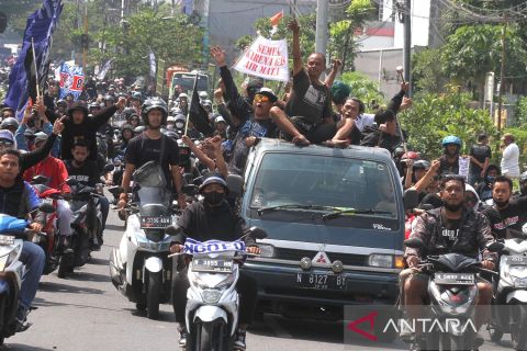 Aremania protes lambatnya penanganan tragedi Kanjuruhan