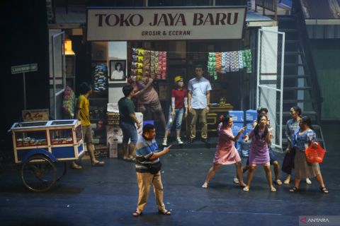 Pementasan Teater Musikal Cek Toko Sebelah