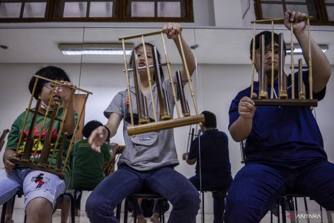 Kelas angklung untuk anak dengan down syndrom