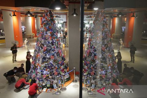 Pohon Natal dari 1000 buku entrepreneur