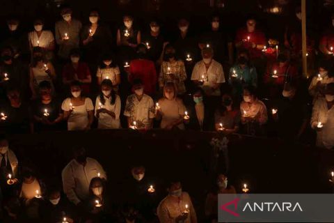 Syahdu Misa Natal di berbagai kota