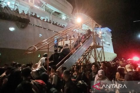 Evakuasi wisatawan yang terjebak di Karimunjawa