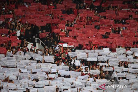 Dukungan suporter Timnas Indonesia saat melawan Thailand di laga Piala AFF 2022