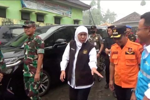 Khofifah pastikan layanan kesehatan & logistik korban Semeru tercukupi