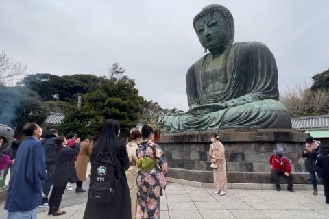 Berwisata naik kereta monorel di Jepang