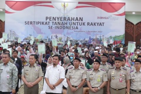 BPN Kalsel serahkan 35.500 Sertifikat Tanah kepada masyarakat