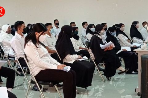 Guru honorer di NTB diimbau sabar menunggu kejelasan status