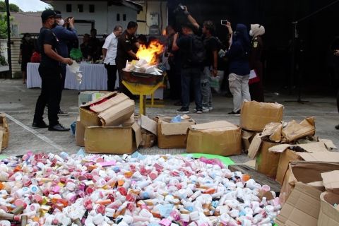 Kejari Pontianak gelar pemusnahan barang bukti 130 perkara