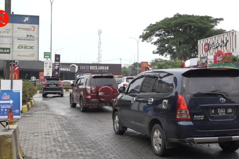 Kepadatan di rest area KM 57 asal Jakarta H-1 Hari Natal 2022