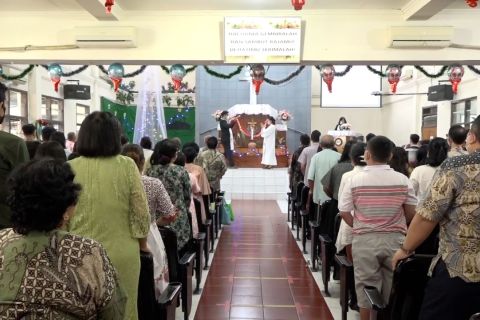 Melihat perayaan Natal di Gereja peninggalan Belanda di Purwakarta