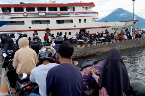 Menilik aktivitas pelabuhan di Ternate sambut libur akhir tahun