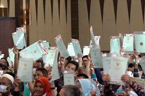 Pembagian sertifikat tanah & fokus desa dalam pembangunan nasional