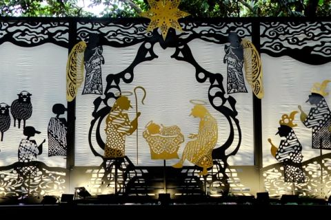 Sambut Natal, Gereja Katedral Jakarta berhias dengan dekorasi wayang