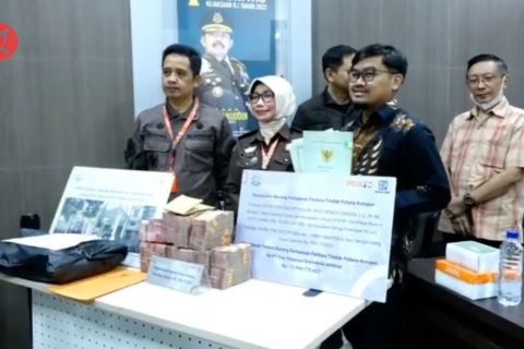 Kejati Jabar serahkan Rp 13,9 M hasil rampasan negara ke PT Posfin