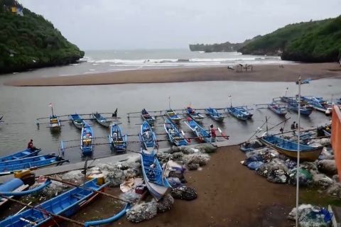 Wisatawan dihimbau waspada cuaca ekstrem sepanjang pantai Gunungkidul