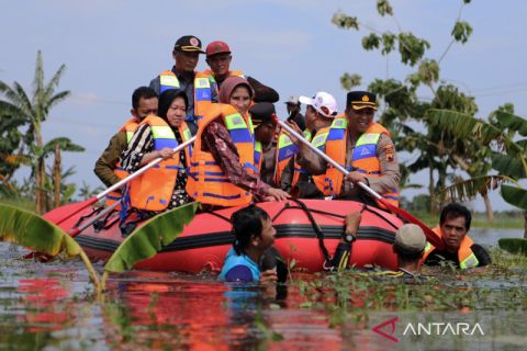 Menteri Sosial tinjau bencana banjir di Pati