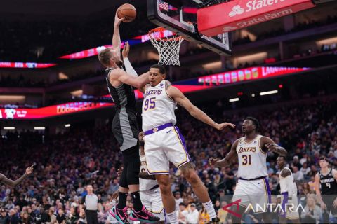 LA Lakers menang tipis 136-134 lawan Sacramento Kings