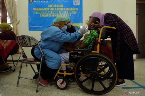 Pemeriksaan kesehatan gigi siswa YPAC