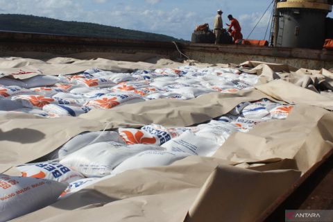 BERAS IMPOR ASAL VIETNAM TIBA DI KUPANG