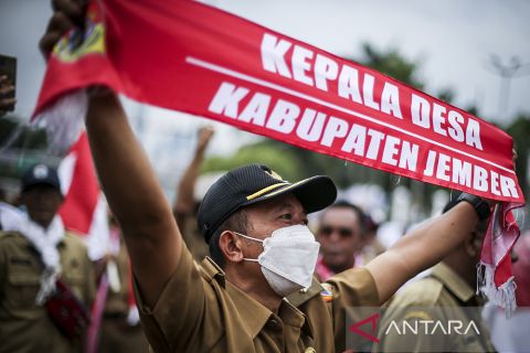 Ribuan kepala desa berunjuk rasa tuntut revisi aturan masa jabatan