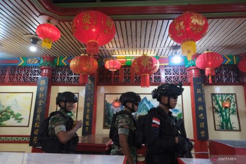 Patroli  TNI-Polri  di Kelenteng