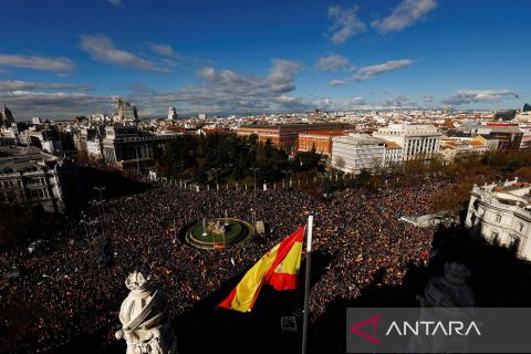 Ribuan warga Spanyol turun ke jalan memprotes PM Pedro Sanchez