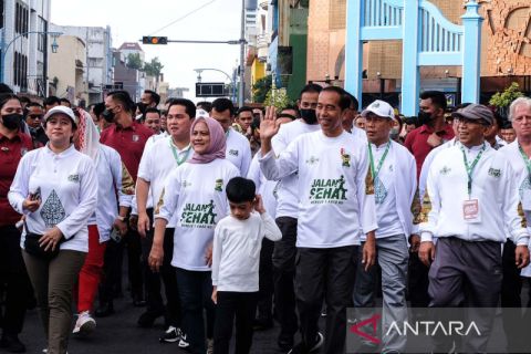 Presiden Jokowi ikuti jalan sehat peringati satu abad NU