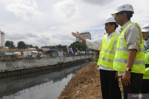 Presiden Jokowi tinjau proyek sodetan Kali Ciliwung