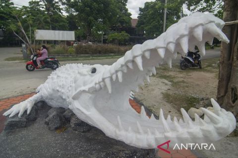 Patung Peringatan Ada Buaya di Teluk Palu