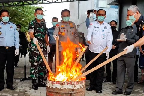 BNNP Babel memusnahkan 15 kg ganja terkait peredaran di pelajar
