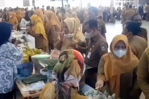 Cara Pemkot Tangerang tekan inflasi dengan menggelar bazar murah