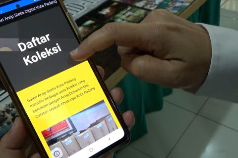 Dinas Perpusip Kota Padang arsipkan foto dengan teknologi