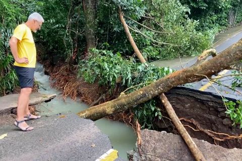 Jalan menuju Kilometer Nol Indonesia di Sabang putus