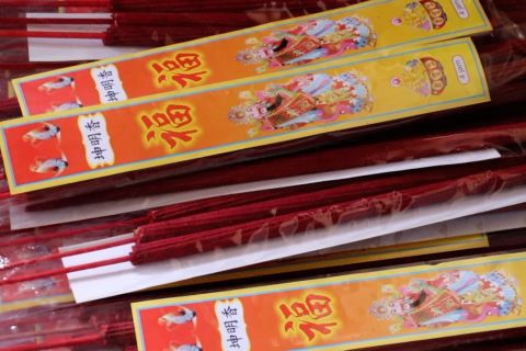 Jelang Imlek, perajin dupa di Kubu Raya raup omzet hingga Rp50 juta