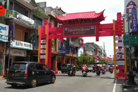 Kota Denpasar berhias sambut perayaan imlek dengan 1.200 lampion
