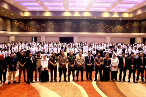 KPU Kabupaten Cirebon dan KPU Majalengka lantik ratusan anggota PPK