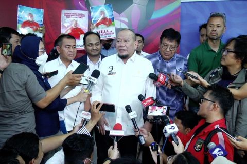 La Nyalla Mattalitti mencalonkan diri jadi Ketua Umum PSSI